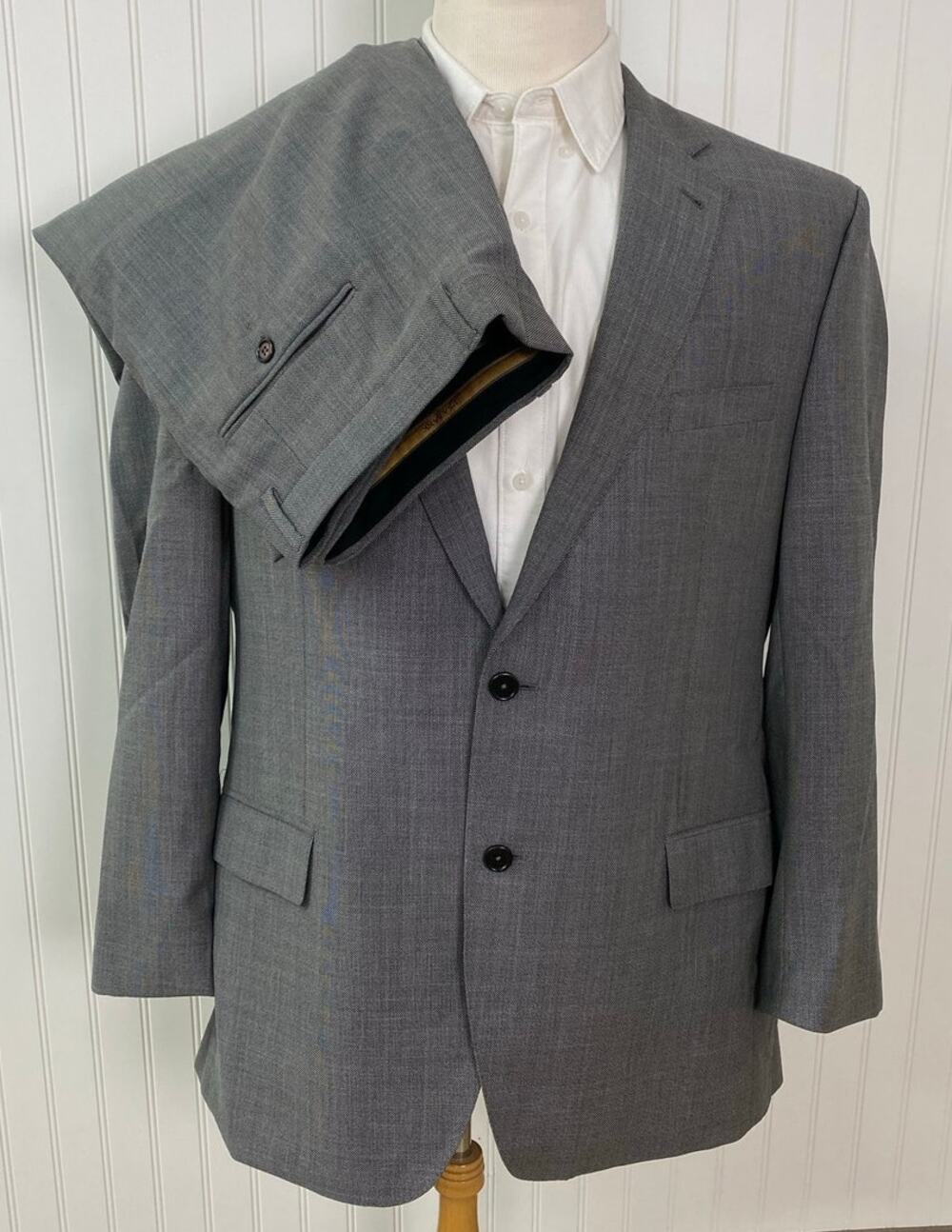 Jos. A. Bank Signature Gold Traditional Fit 2-piece 2-button wool suit, 46L/40W